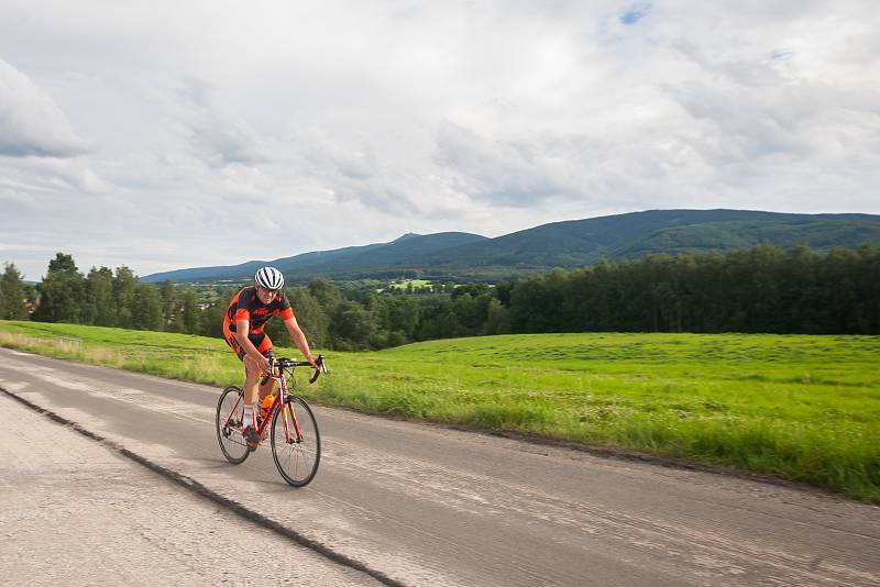 Pátý ročník nejdelšího cyklistického podniku v Česku, Metrostav Handy Cyklo Maraton, pokračoval 4. srpna. Pětidenního maratonu se účastní 42 čtyř nebo osmi členných týmů, které musí zdolat v limitu 111 hodin trasu o délce zhruba 2222 kilometrů.