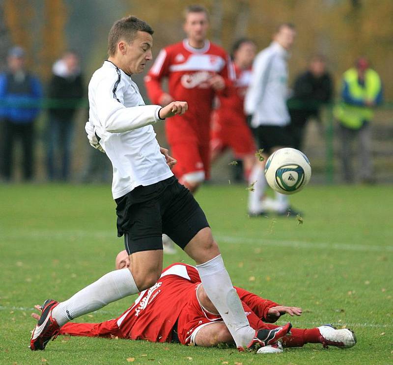 Jiskra Mšeno v divizi nestačila na Admiru Praha (v bílém). Mšeno prohrálo 0:2.