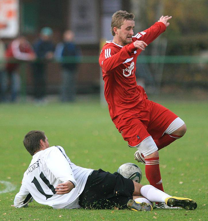 Jiskra Mšeno v divizi nestačila na Admiru Praha (v bílém). Mšeno prohrálo 0:2.