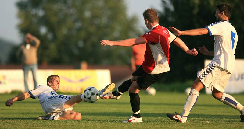 Pěnčín doma porazil Višňovou (v bílém) 2:1.