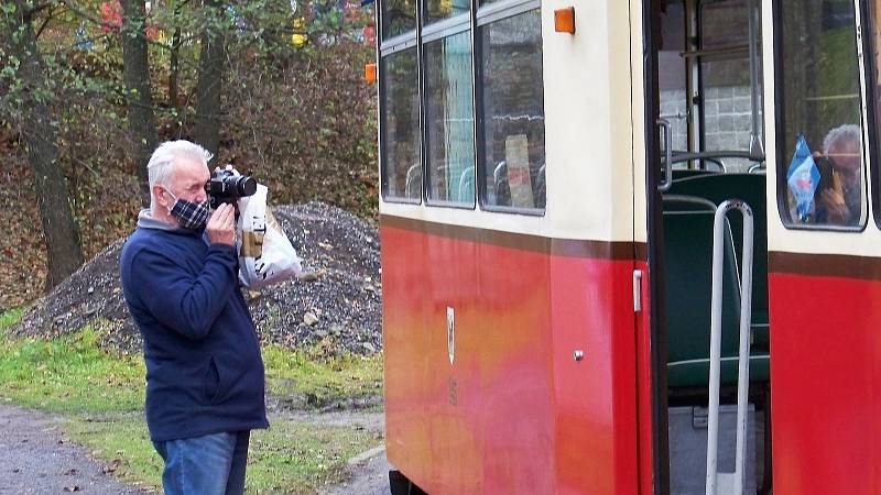 Liberecký Boveraclub společně s Dopravním podnikem měst Liberce a Jablonce nad Nisou, a.s. pro vás zprovoznil další historickou tramvaj, která nyní po zkouškách obdržela potřebný Průkaz způsobilosti drážního vozidla.