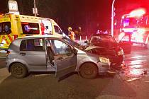 Při nedělní nehodě v Jablonci se zranili tři lidé.