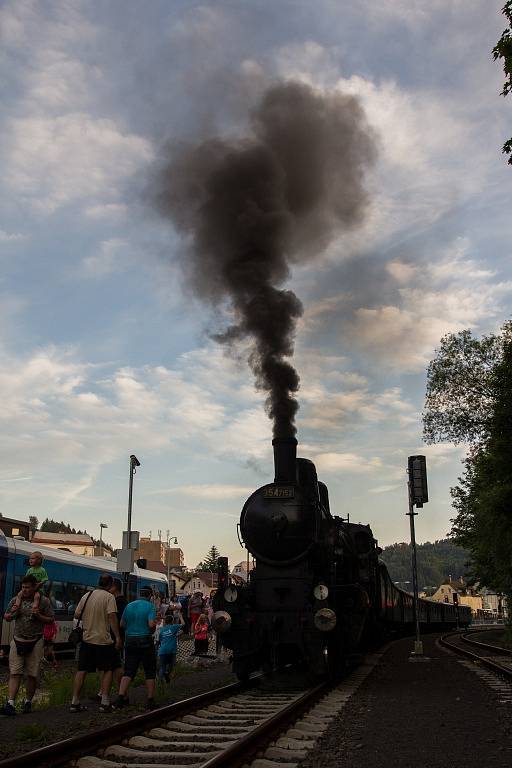 Do Tanvaldu dojela 100 let stará parní lokomotiva. Zůstane tu až do 3. července. 