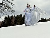 Z příprav nové pohádky Sněhová královna, kterou 1. května uvede divadelní spolek Vojan Desná Mladá haluz.
