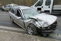 Při předjíždění dostal smyk, po nárazu vypadl z auta. Nehoda se stala v Lučanech nad Nisou.