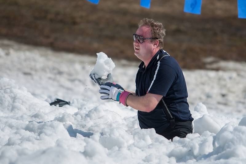 Skiareál v Rokytnici nad Jizerou pořádal 2. dubna 2017 druhý ročník zábavné akce s názvem Snowend, která byla určená především kopáčům pokladů či aktivním zahrádkářům. Originálním způsobem tak byla zakončena lyžařská sezona.