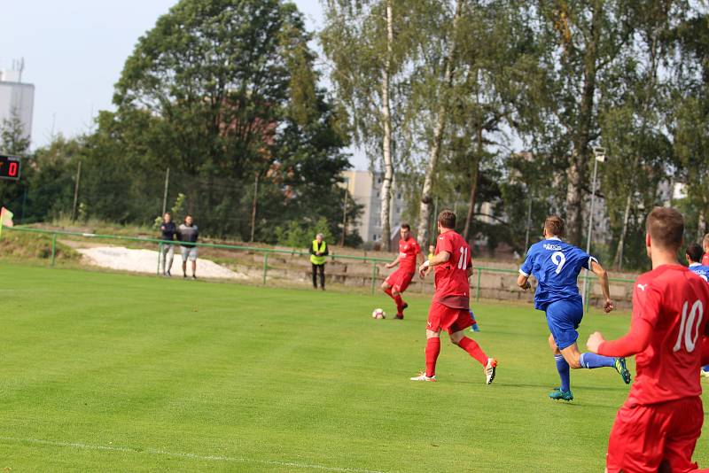 Divize: Mšeno A - Dvůr Králové  2:0 (1:0) Mšeno - červené dresy.