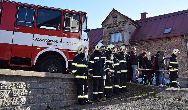 V hasičské zbrojnici Maršovice se konalo předání nového hasičského vozidla Jednotce sboru dobrovolných hasičů obce Maršovice.