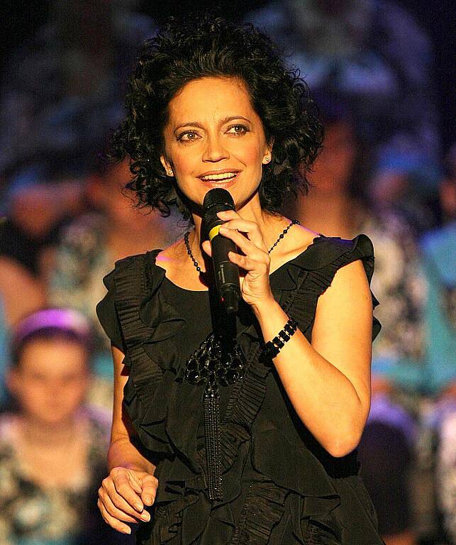 Zlatá slavice Lucie Bílá zpívala letos s jabloneckým Dětským pěvecký sborem Vrabčáci už popatnácté.