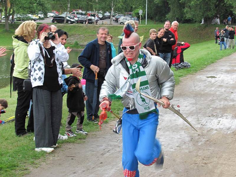 11. ročník závodu Prasoloppet se konal u jablonecké přehrady v sobotu odpoledne. Na tří kilometrovou trať okolo první přehrady vyrazil rekordní počet 61 borců. Nejrychleji si počínal obhájce loňského titulu Honza Hásek s časem 17 minut.