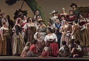 Komická opera L’elisir d’amore od Gaetana Donizetti v nastudování Metropolitní opery v New Yorku.