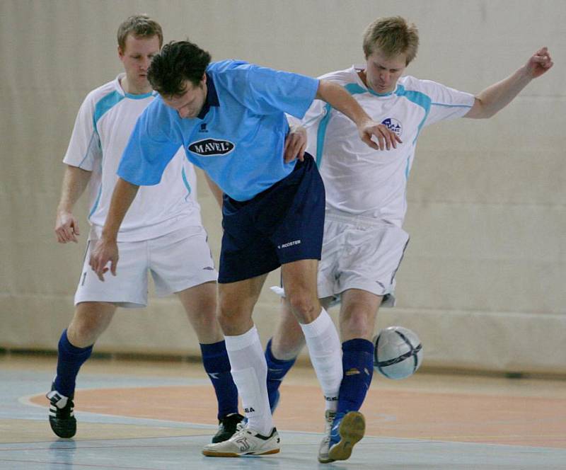 Alfa Liberec (v bílém) porazila v jablonecké městské hale Benešov vysoko 10:4.