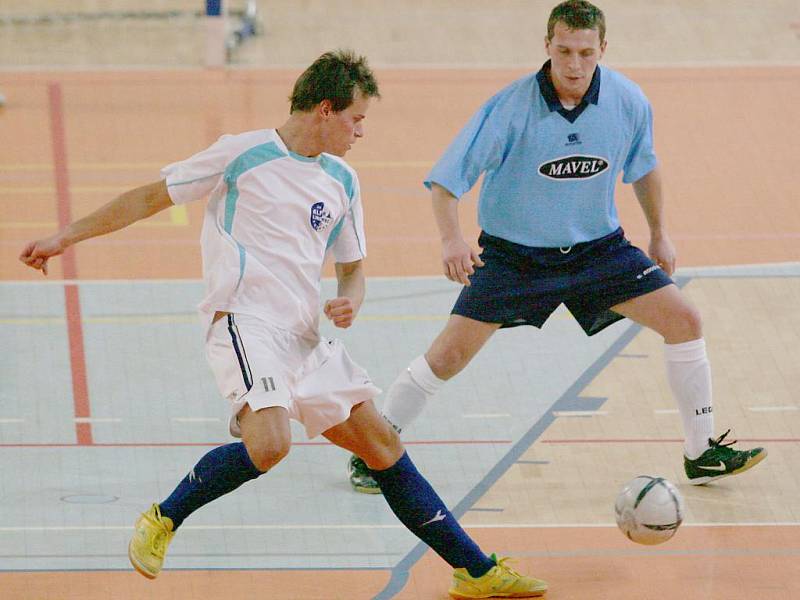 Alfa Liberec (v bílém) porazila v jablonecké městské hale Benešov vysoko 10:4.