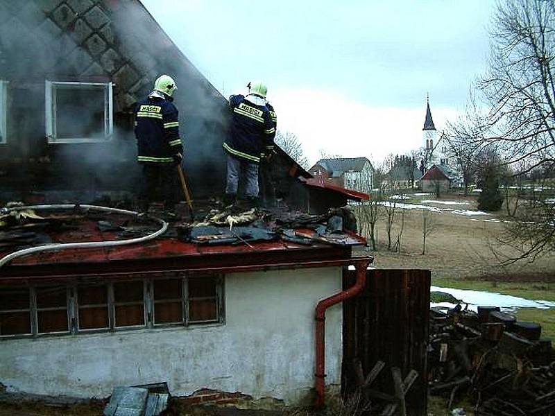 Sbor dobrovolných hasičů Lučany nad Nisou. Požár chalupy v Horním Maxově.