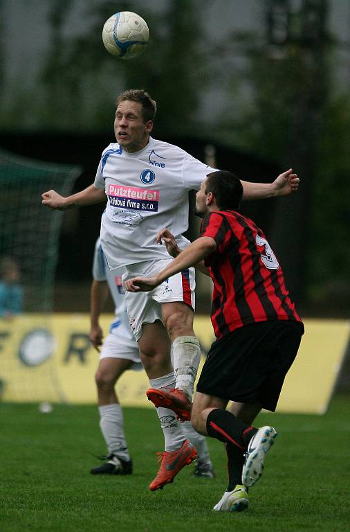 Desná vyloupila stadion Velkých Hamrů (v bílém) a vyhrála 6:3.