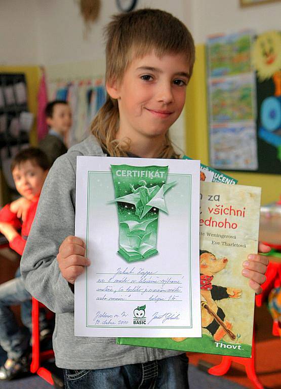 V měsíci dubnu vyhlásilo Studijní centrum Basic pro své studenty a pro základní školy literárně výtvarnou soutěž „Co je hezké v našem městě nebo vesnici.“