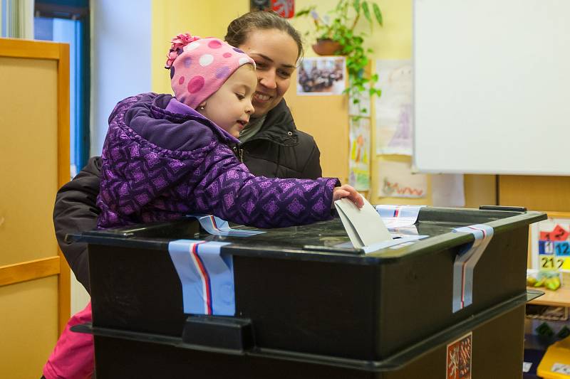 Druhý den prvního kola volby prezidenta České republiky v Liberci v Základní škole Na Výběžku. Snímek je z 13. ledna.