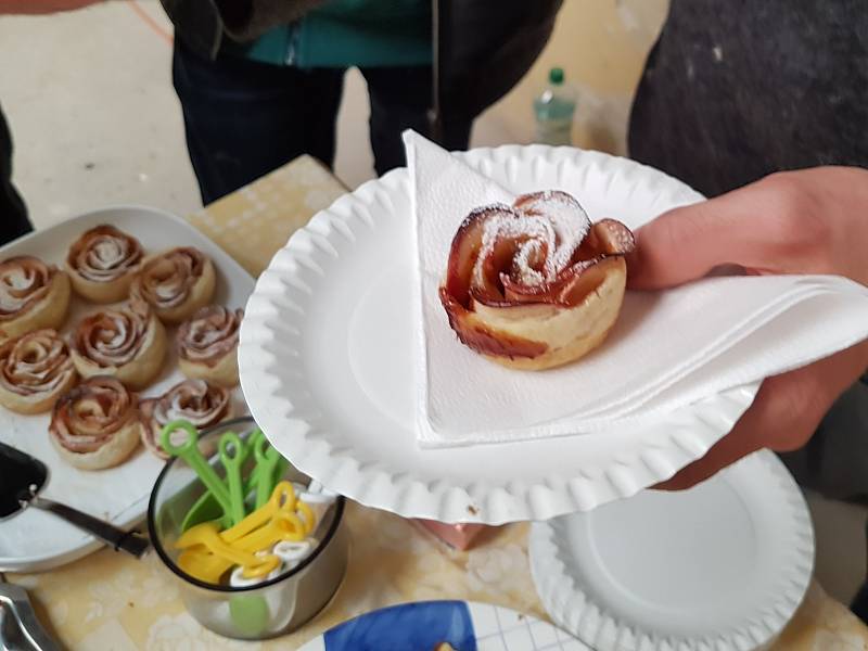 Cílem Restaurant Day je inspirovat obyčejné lidi k tomu, aby se alespoň jednou za rok společně sešli a podle vlastního či převzatého receptu připravili pro své přátele, kamarády, sousedy a příbuzné jídlo nebo nápoj, které mají nejraději.