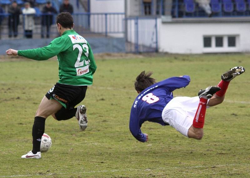 Fotbalisté FK Baumit po zásluze vedli góly Lafaty a Hlouška z druhé půle už 2:0. Nakonec se ale o tři body obávali. Kladno Szabem z penalty snížilo, ale stav se dál nezměnil.