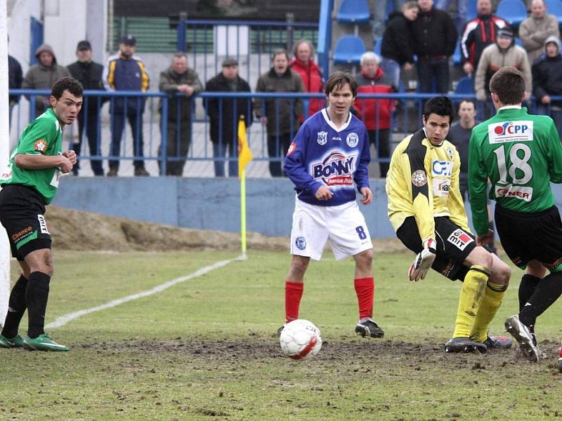 Fotbalisté FK Baumit po zásluze vedli góly Lafaty a Hlouška z druhé půle už 2:0. Nakonec se ale o tři body obávali. Kladno Szabem z penalty snížilo, ale stav se dál nezměnil.