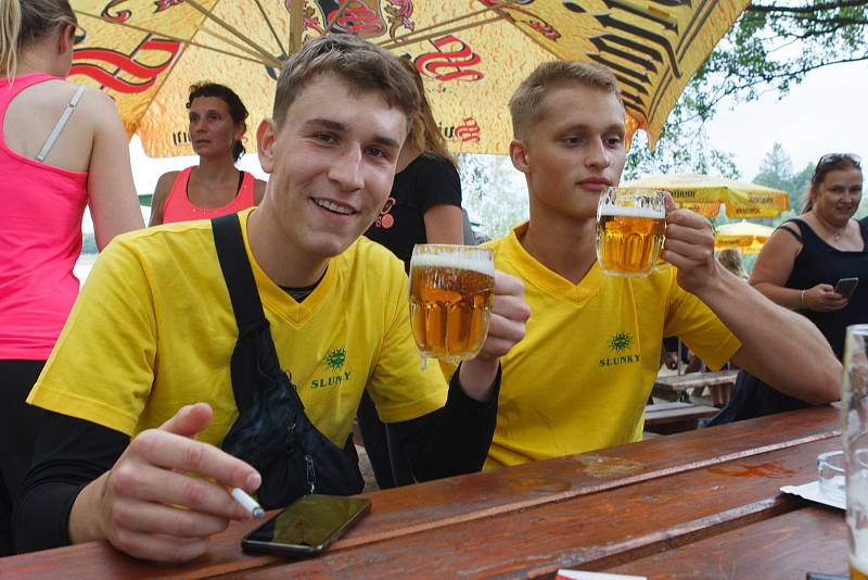 Běžecký závod Beer Run na jablonecké přehradě Mšeno.