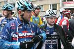 V sobotu 8. října se v Josefově Dole na Jablonecku konal už 16. ročník tradičního cyklistického závodu Nova Author Cup, který patří k závěrečným měřením sil v sezoně. Na start  závodu se v deštivém počasí postavilo více jak tři a půl  tisíce závodníků