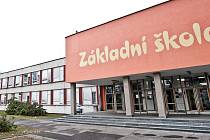 Budova ZŠ Liberecká ještě před opravou