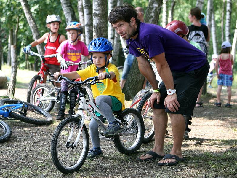 Trialový Dressler camp opět obsadil na šest dní autokemp v Tanvaldské kotlině.