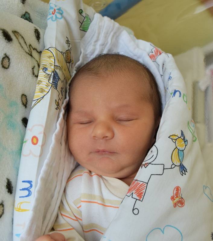 Jakub Fiala Narodil se 6. listopadu v jablonecké porodnici mamince Simoně Fialové z Liberce. Vážil 3,145 kg.
