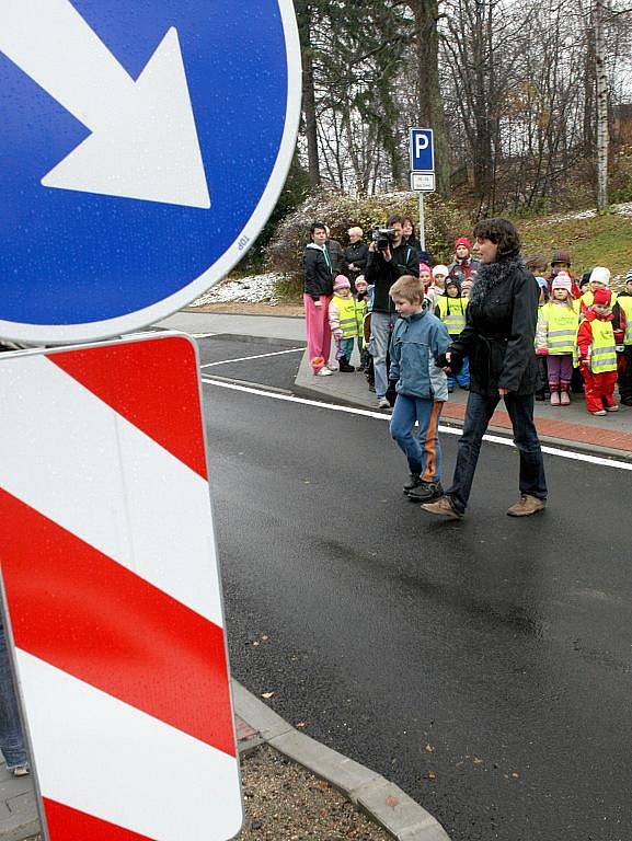 Prostavěli milion a přechod u školy děti stejně nemají.