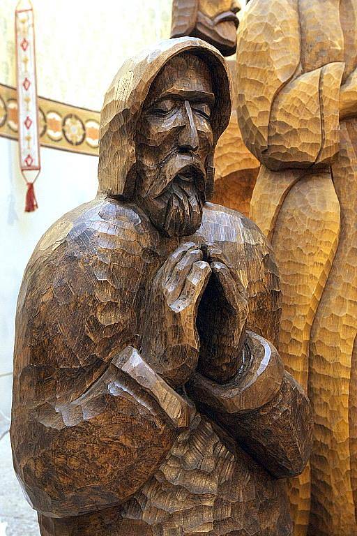 Dřevěný Loučenský betlém v kostele sv. Josefa v Loučné. Vyřezal jej řezbář Ivan „Dědek“ Šmíd.