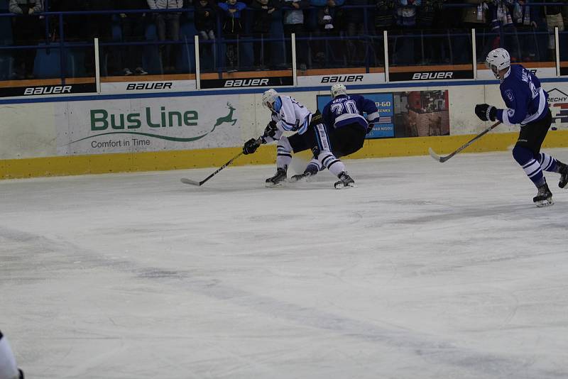 II. liga HC Vlci Jablonec - Stadion Vrchlabí 4:3. Vlci - modré dresy.