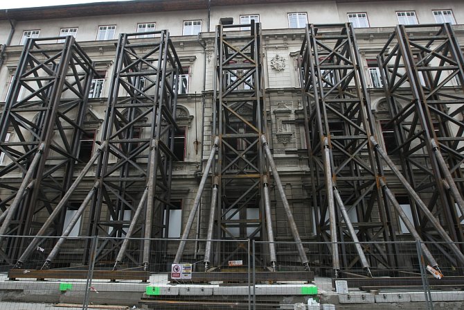 Stavbu COV prodražila havárie na stavbě, ke které došlo v listopadu roku 2018.