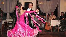 10. ples Hotelu Petřín v Jablonci se konal v pátek 25. března. S předtančením vystoupil pár taneční školy TOP DANCE Marek Růžička a Tereza Kozlovská.