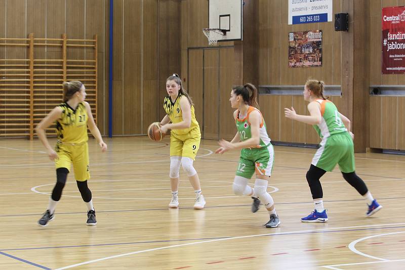 Úspěšný basketbalový víkend mají za sebou dorostenky a ženy TJ Bižuterie. U17 a U19 postupují do baráže.