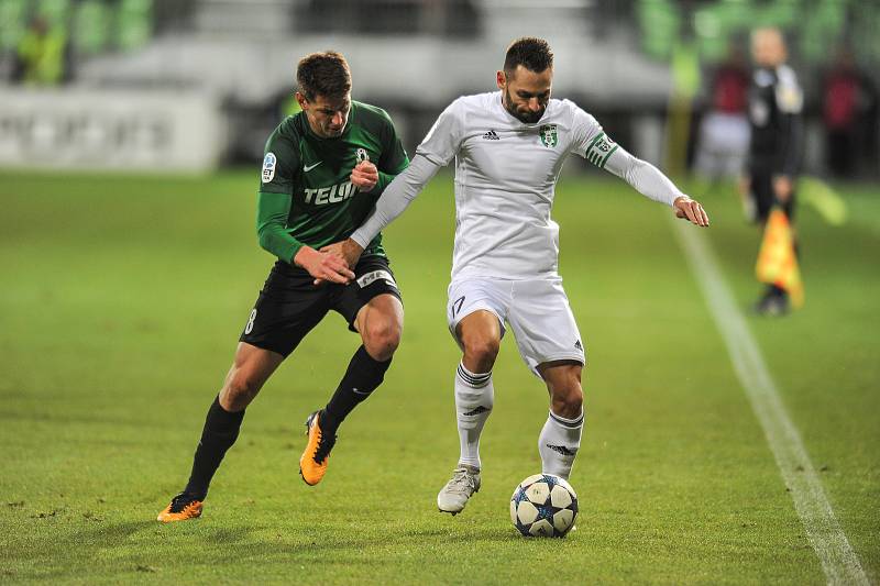 Utkání 14. kola HET ligy mezi MFK Karviná vs. FK Jablonec hrané 19. listopadu 2017 v Karviné. (vlevo) Masopust Lukáš a Pavel Eismann.