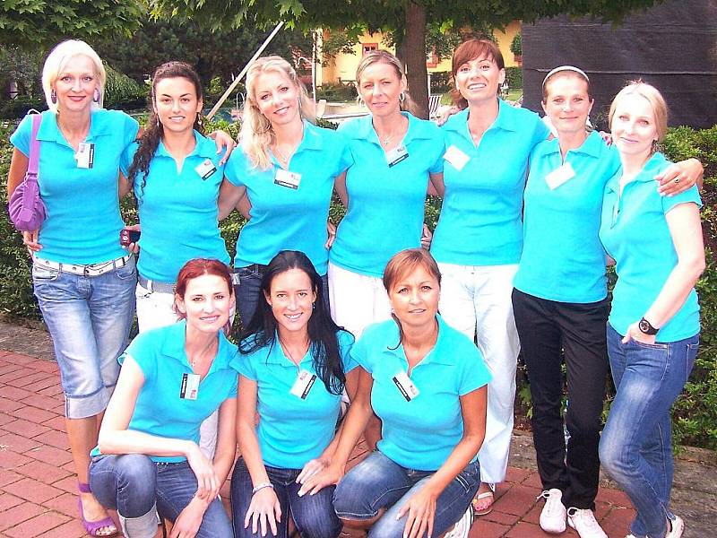 Semifinalistky Pretty Women se připravovaly na soustředění v Pecínově. Ilona Hortová na snímku vpravo dole.