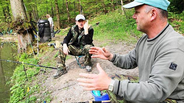 Rybářská soutěž na maloskalském rybníku Kulaťák.