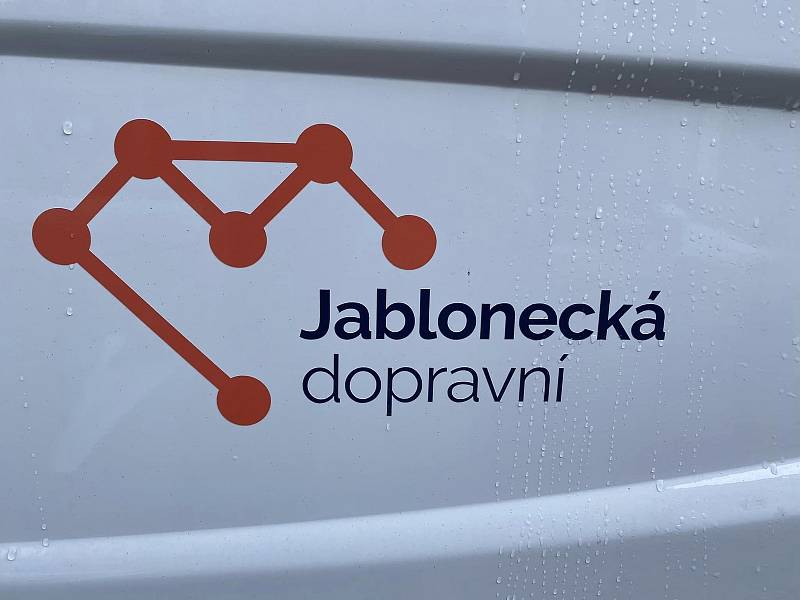 ČSAD Slaný, člen koncernu ICOM transport, představil v Jablonci zbrusu nové autobusy.