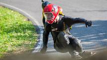 Závod světového poháru v downhillovém skateboardingu, Kozákov Challenge, pokračoval 20. července na kopci Kozákov u obce Chuchelna na Semilsku. Finále závodu se koná v sobotu 21. července.