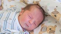 JAKUB BOTÁN se narodil v úterý 20. června mamince Magdě Galarasové ze Cvikova. Měřil 47 cm a vážil 3,1 kg.