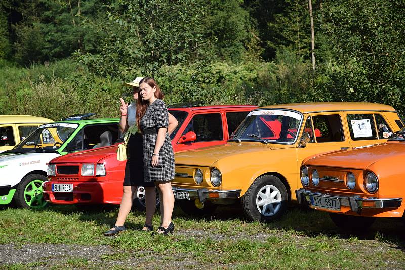 Na hasičské hřiště a jeho okolí na okraji obce Malá Skála se sjely v sobotu 4. září automobily Škoda MB. Již poosmé