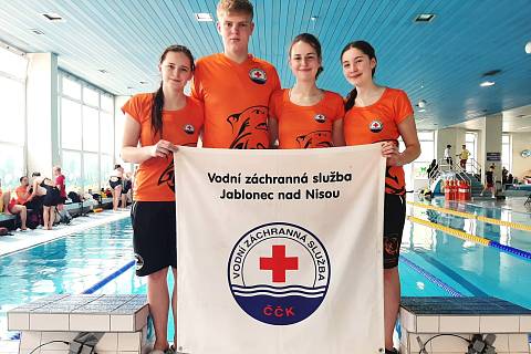 Mládež z jabloneckého spolku Vodní záchranné služby ČČK vyrazila na záchranářské závody o Jarní cenu Neratovic.