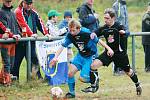 Smržovka podlehla v okresním přeboru Hodkovicím (v modrém) 0:3. 