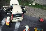 V pátek 8:49 hodin byli jablonečtí profesionální hasiči přivoláni na pomoc do jablonecké ulice Skřivánčí, kde došlo ke střetu osobního automobilu s nákladním.