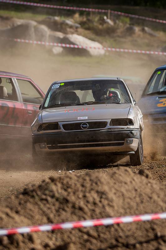 Demoliční derby osobních automobilů Tanvaldský autošťouch proběhlo 29. září v Tanvaldu na Jablonecku.