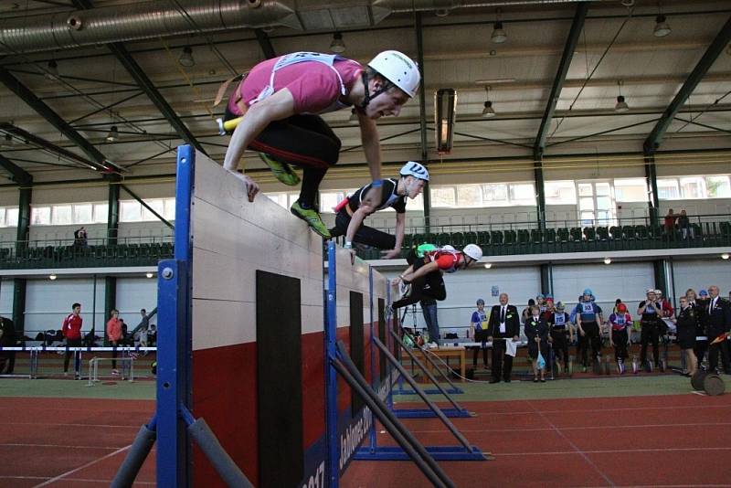 HASIČI odstartovali sezonu závodů požárního sportu. Do Jablonce přijeli  i zástupci Slovenska a  Polska. 