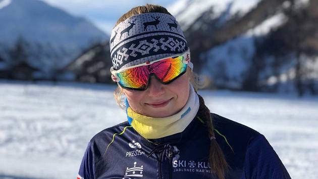Nikol Benešová je lyžařský talent, který po ukončení gymnázia zahájí studium vysoké školy, ale sportu se nevzdá