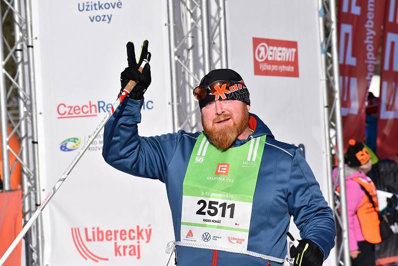 V sobotu v 9 hodin se na bedřichovském stadionu postavili na start účastníci závodu Hervis Jizerská 25 a o patnáct minut později ČT Jizerská 10. Oba závody se jely klasicky.