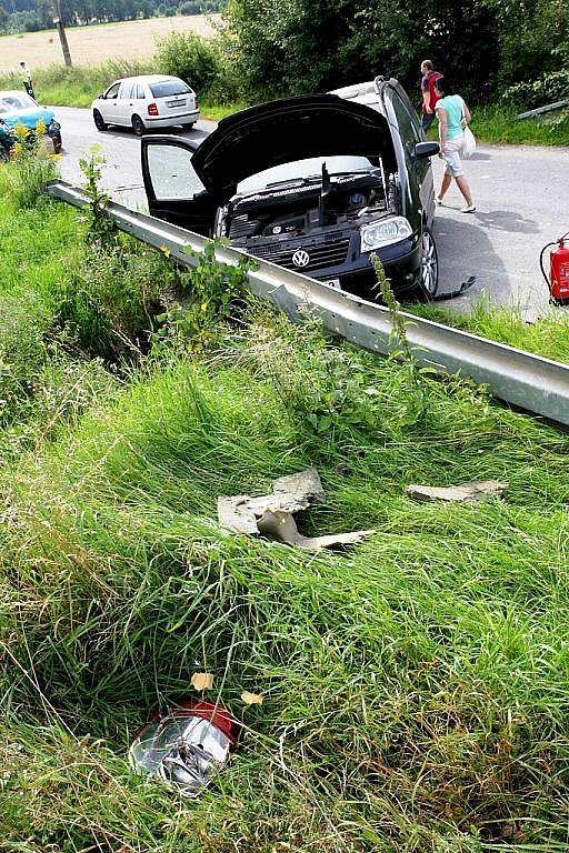 Při střetu auta s vlakem na železničním přejezdu v Minkovické ulici v Šimonovicích se lehce zranili dva lidé. Záchranáři je převezli k ošetření do Krajské nemocnice Liberec. 